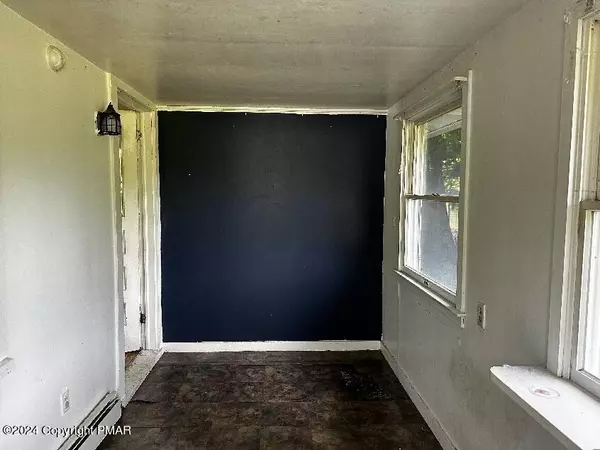 Cresco, PA 18326,115 Squirrel LN