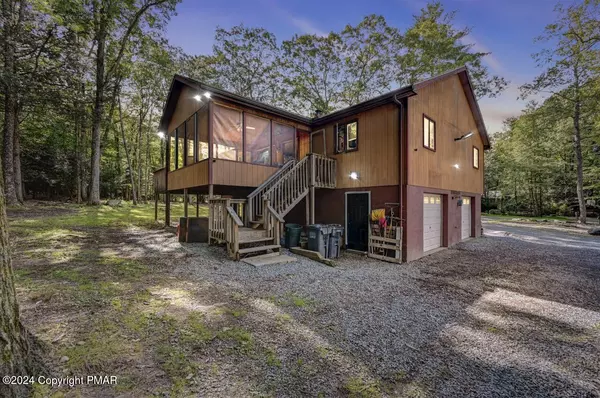 371 Ridge CIR, Cresco, PA 18326