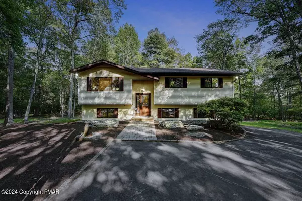 304 Seneca LN, Canadensis, PA 18325