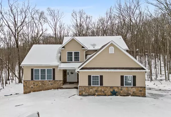 146 Cottonwood DR, Hawley, PA 18428