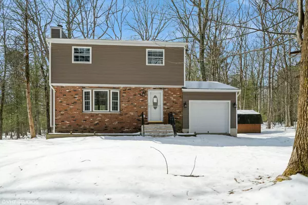 122 Fox RD,  Dingmans Ferry,  PA 18328