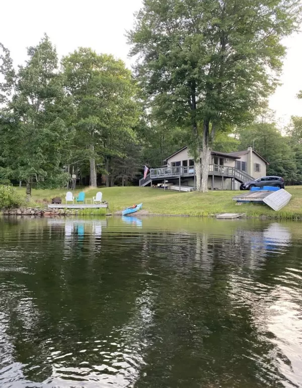 1807 W Mountain Lake DR,  Bear Creek Township,  PA 18702