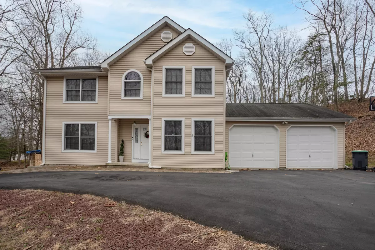 Cresco, PA 18326,128 Cardinal RD