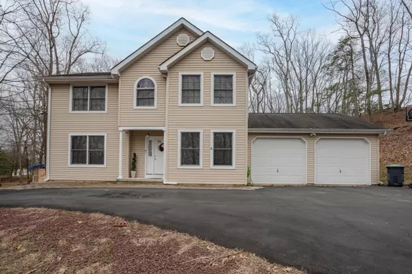 128 Cardinal RD, Cresco, PA 18326