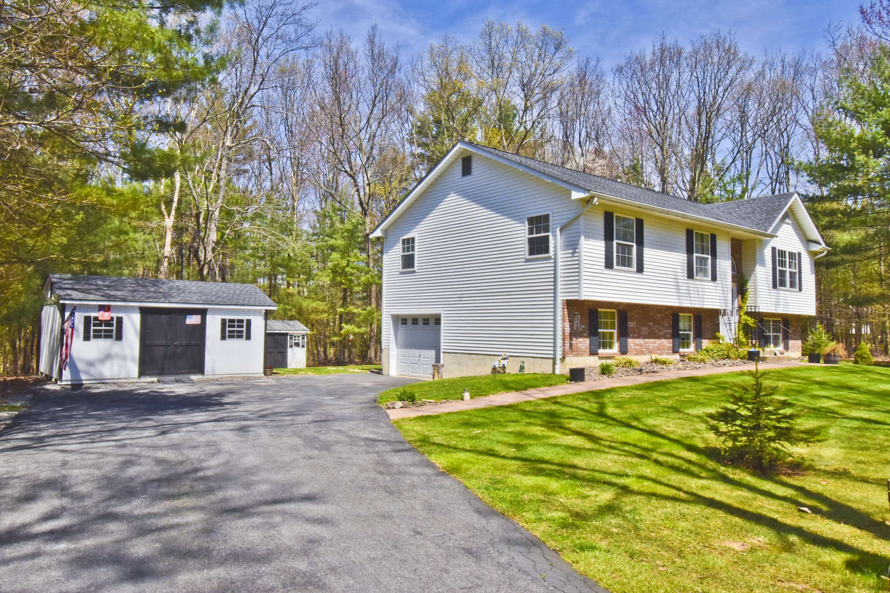 1521 Cane LN,  Effort,  PA 18330
