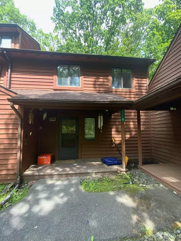 328 Crewe CT, Bushkill, PA 18324