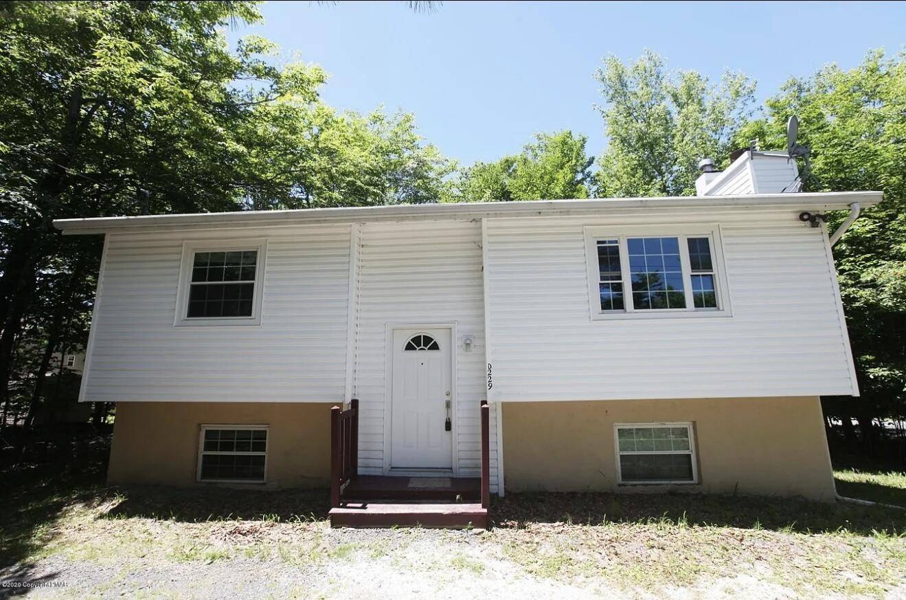 3076 Briarwood DR, Coolbaugh Township, PA 18466