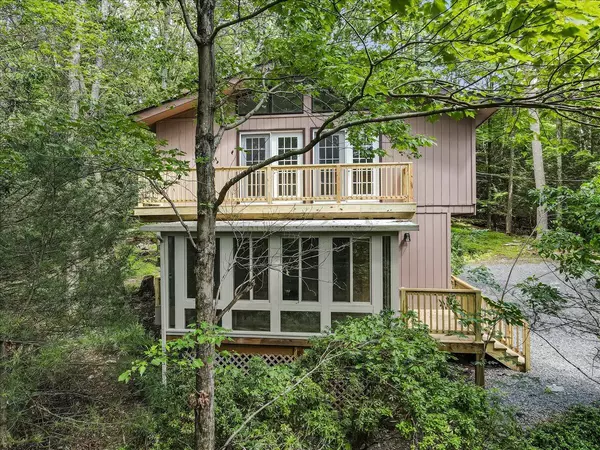 169 Sportsmen DR, Cresco, PA 18326