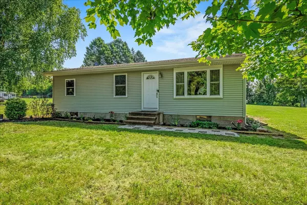 1608 Starry LN, Effort, PA 18330