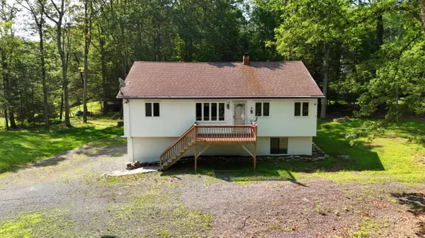 371 Ridge CIR, Cresco, PA 18326