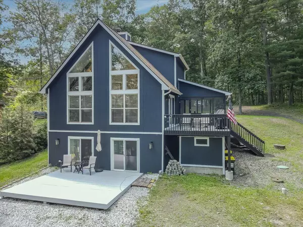 133 Panorama TRL, Dingmans Ferry, PA 18328