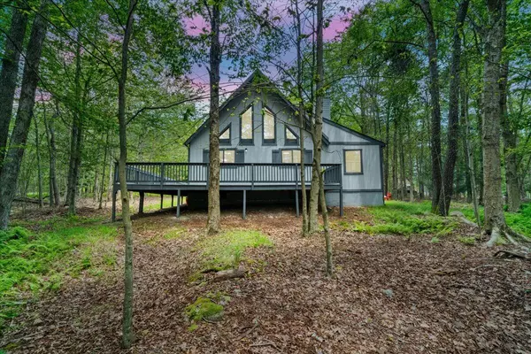 44 Magnolia Dr, Gouldsboro, PA 18424