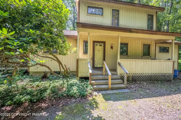 61 Mountain View DR, Pocono Lake, PA 18347