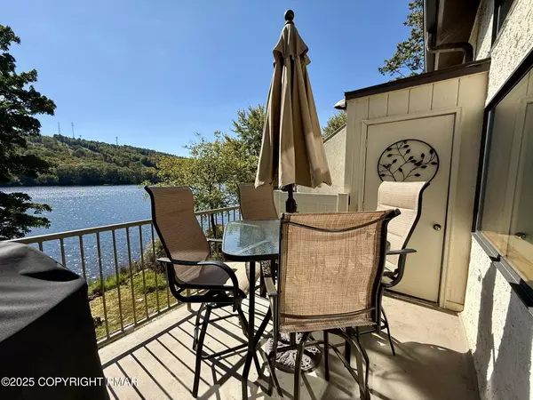 63 Midlake DR, Lake Harmony, PA 18624