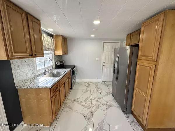 East Stroudsburg, PA 18302,136 Rock RD