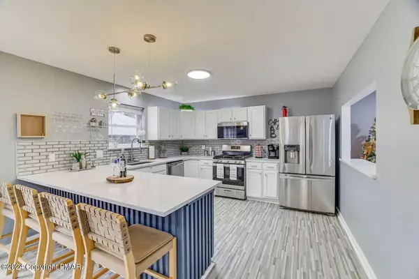 1123 Chickadee DR, Pocono Summit, PA 18346