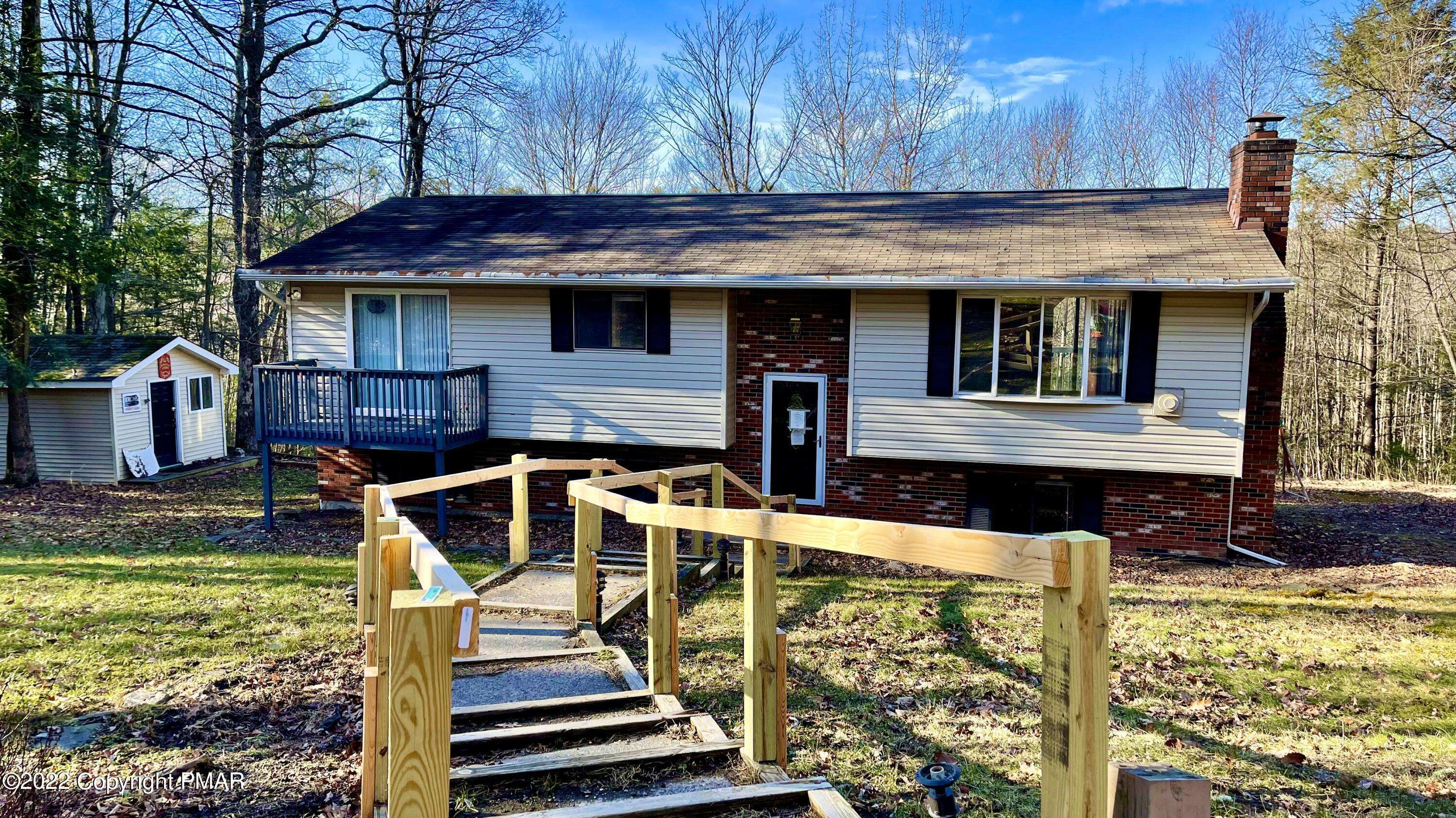166 Comanche Pines RD, Effort, PA 18330