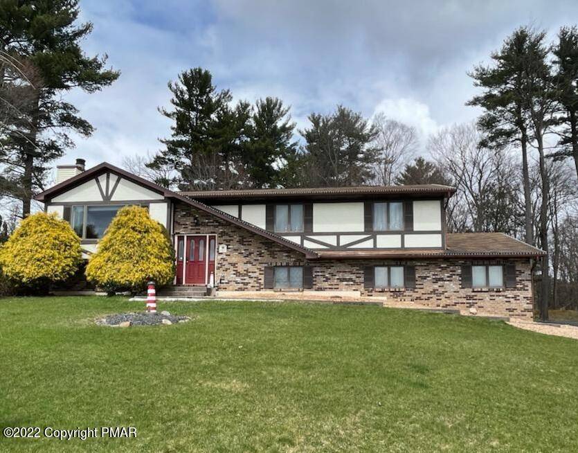 221 Cherry Hill LN, Brodheadsville, PA 18322