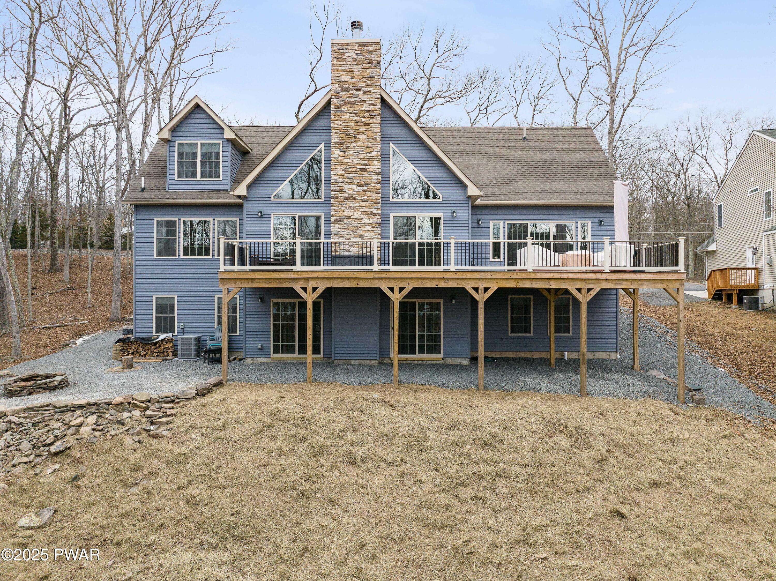 292 W Lakeview RD, Lackawaxen, PA 18435