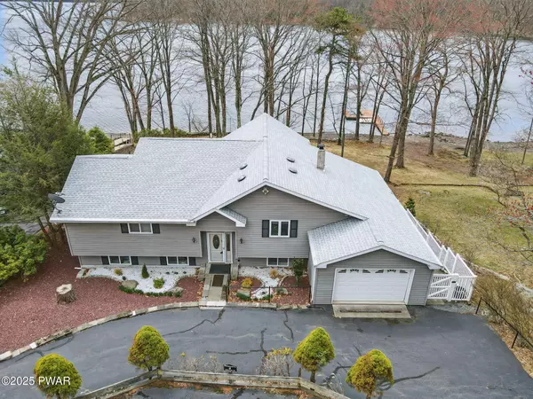 4 Shore Line DR, Lakeville, PA 18438
