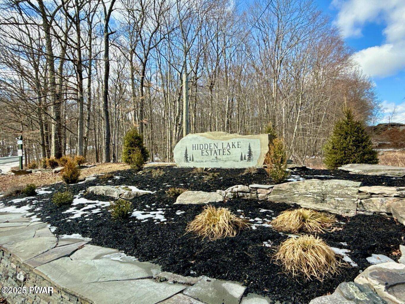 1013 Wintergreen CT, Hawley, PA 18428