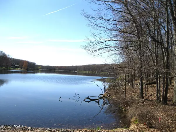 Hawley, PA 18428,1312 Dewberry DR