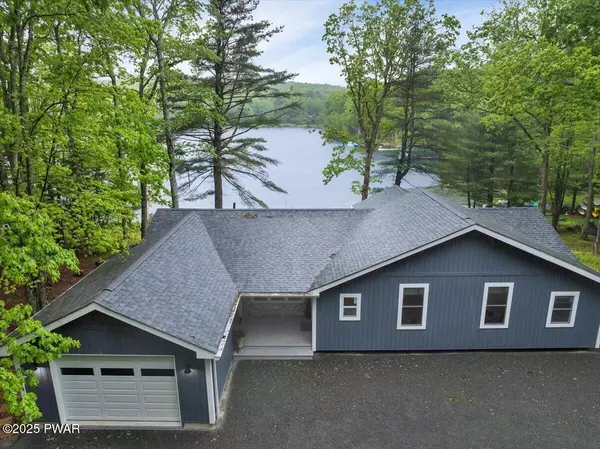 105 Cherry Point CT,  Hawley,  PA 18428