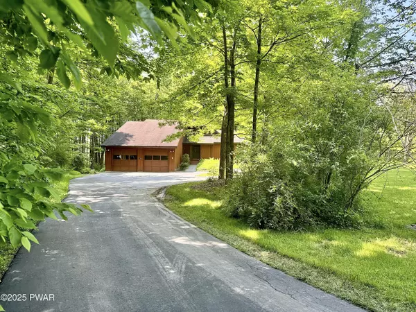 748 Spring Hill RD,  Sterling,  PA 18463