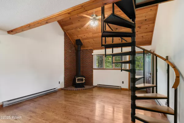 Lackawaxen, PA 18435,273 W Lakeview RD