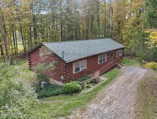 42 Beaver Pond RD, Lake Ariel, PA 18436