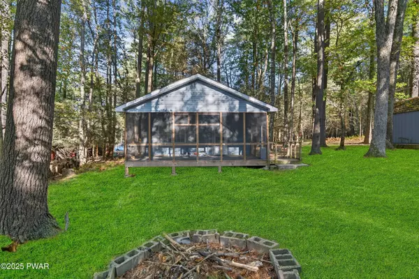 Dingmans Ferry, PA 18328,108 Hickory RD