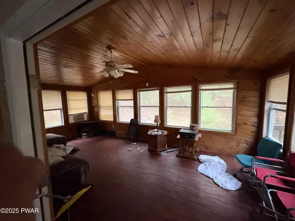 Hawley, PA 18428,277 Tinkwig DR