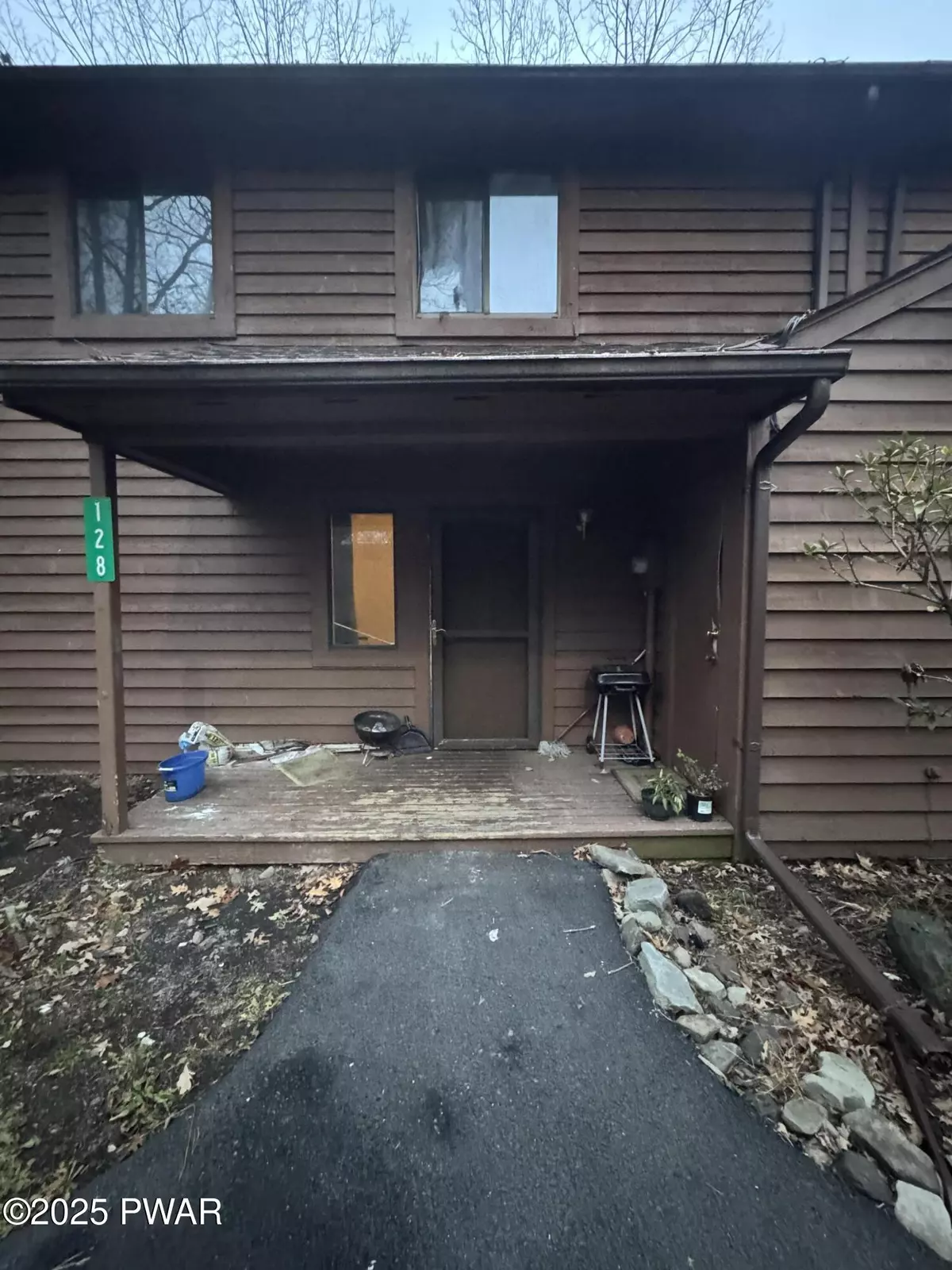 Bushkill, PA 18324,128 Meadow View CT