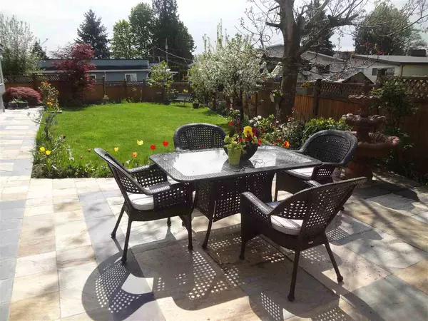 Burnaby, BC V3N 4Z7,7280 15th AVE