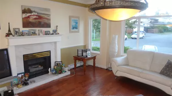 7280 15th AVE Burnaby, BC V3N 4Z7