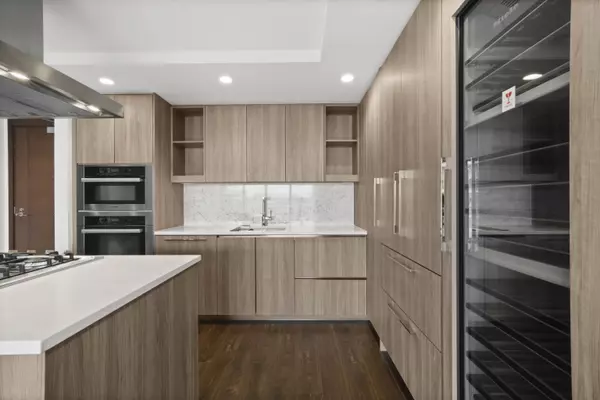 1768 Cook ST #1209 Vancouver, BC V5Y 0N3