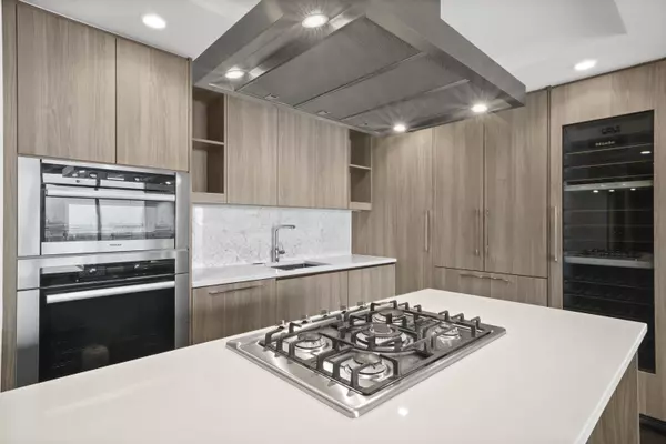 1768 Cook ST #1209 Vancouver, BC V5Y 0N3