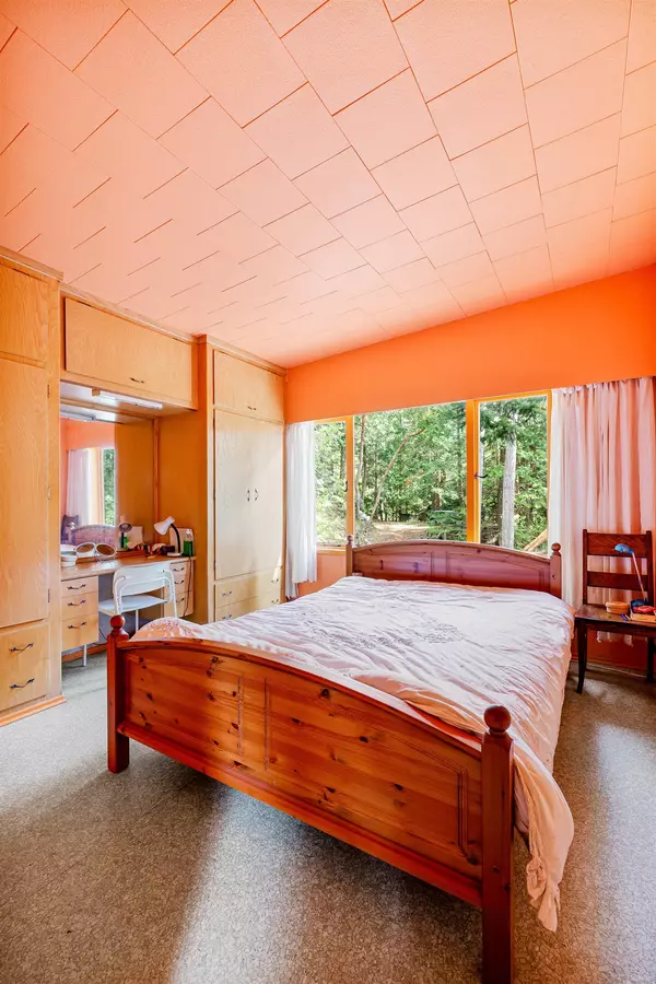498 Marine Turnabout Mayne Island, BC V0N 2J2