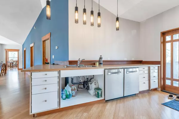 857 Bradner RD Abbotsford, BC V4X 1H8