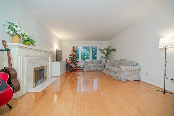Vancouver, BC V6P 5S7,6812 Arbutus ST