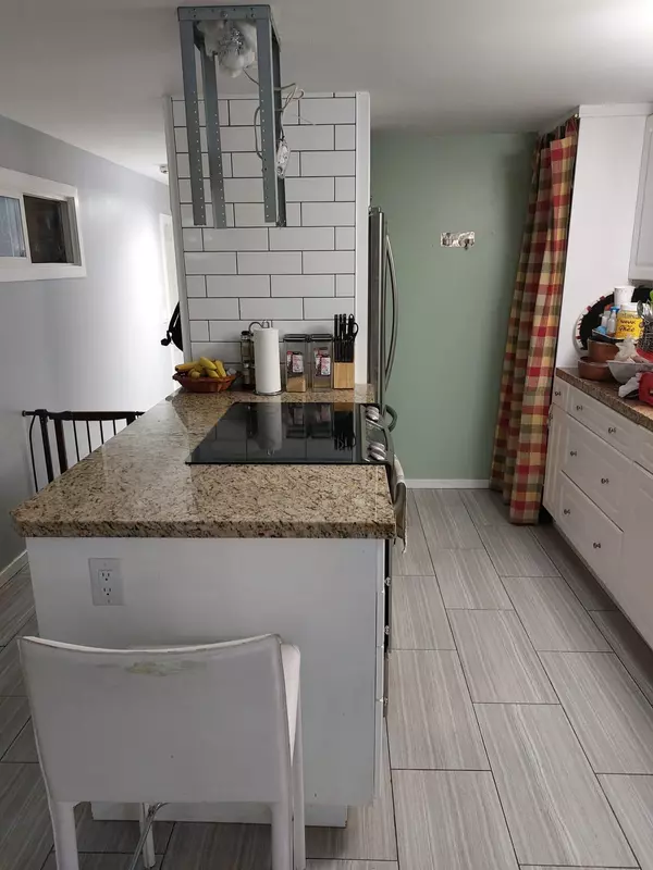 Surrey, BC V3W 5Y4,7790 King George Boulevard . #16