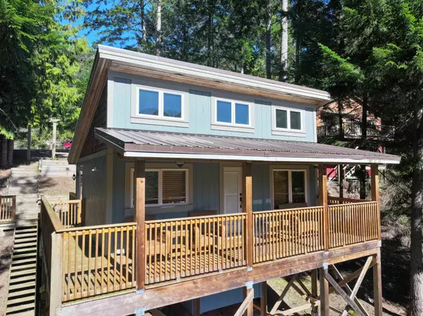 362 Barque RD, Mayne Island, BC V0N 2J2
