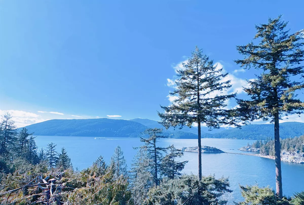 West Vancouver, BC V7W 2A1,6177 Nelson AVE