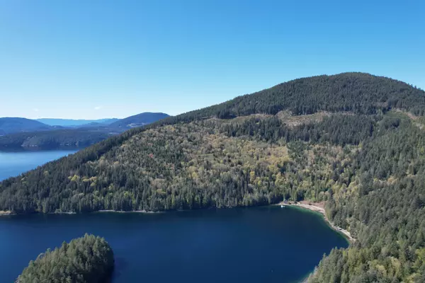 Madeira Park, BC V0N 2H4,4055 E Dark Cove Jervis RD #DL