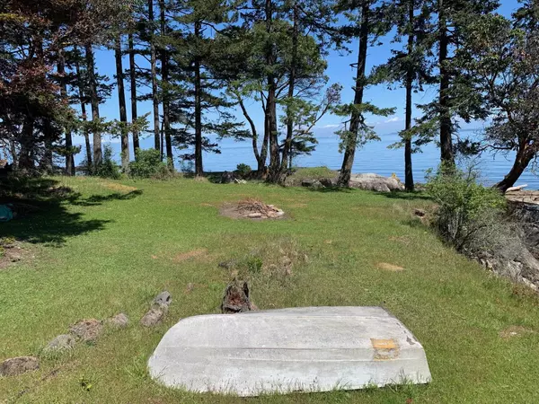 581 Bayview DR Mayne Island, BC V0N 2J1