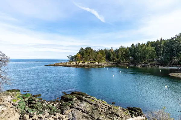 581 Bayview DR Mayne Island, BC V0N 2J1