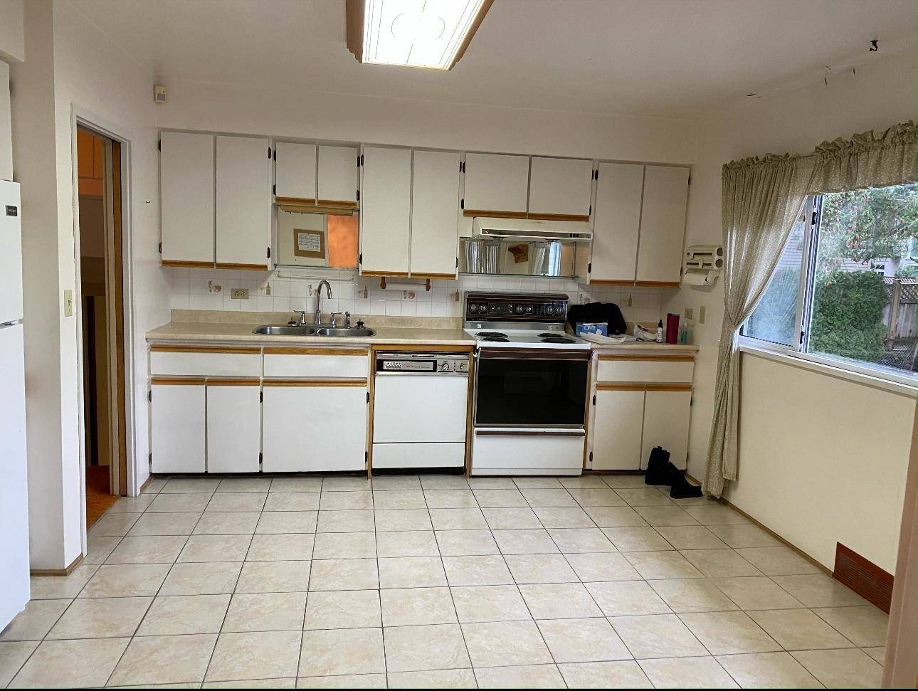 Richmond, BC V6Y 1A4,8280 Francis RD
