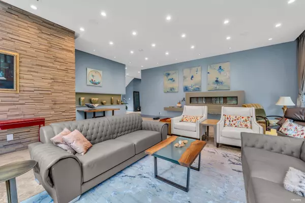 West Vancouver, BC V7S 1M1,340 Southborough DR
