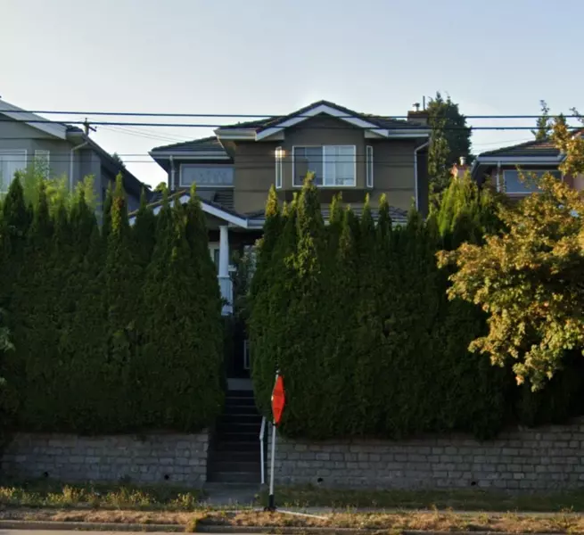 2945 E Broadway, Vancouver, BC V5M 1Z2