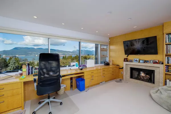 Vancouver, BC V6R 1K6,4489 W 2nd AVE